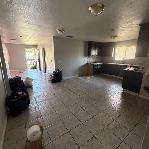 2032 E 9th St, Stockton, CA 95206
