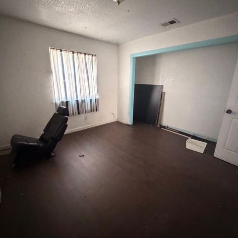 2032 E 9th St, Stockton, CA 95206
