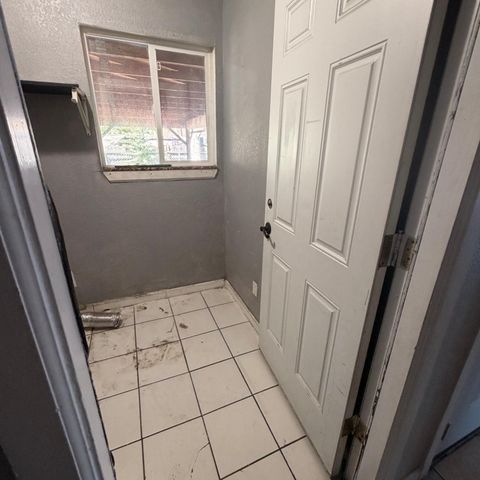 2032 E 9th St, Stockton, CA 95206
