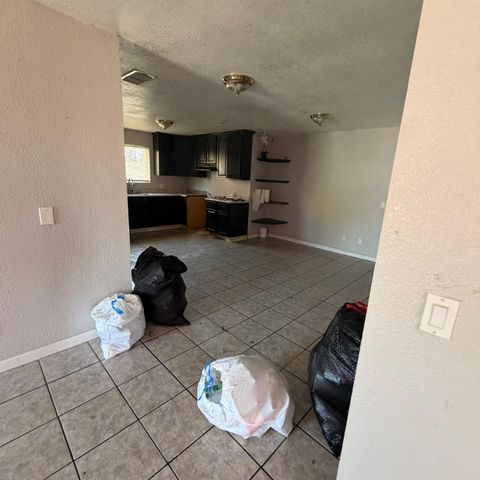 2032 E 9th St, Stockton, CA 95206