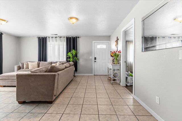 2032 E 9th St, Stockton, CA 95206
