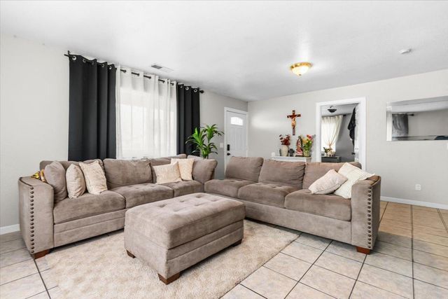 2032 E 9th St, Stockton, CA 95206