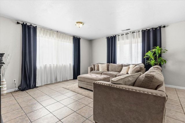 2032 E 9th St, Stockton, CA 95206