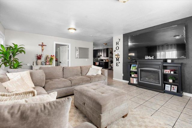 2032 E 9th St, Stockton, CA 95206