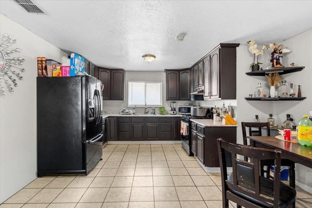 2032 E 9th St, Stockton, CA 95206
