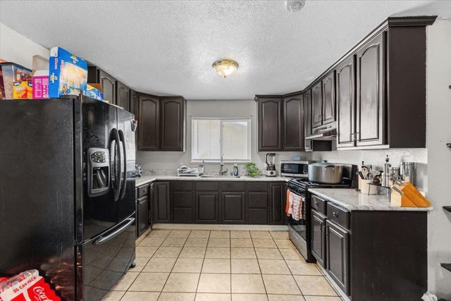 2032 E 9th St, Stockton, CA 95206
