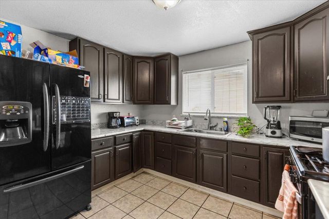 2032 E 9th St, Stockton, CA 95206