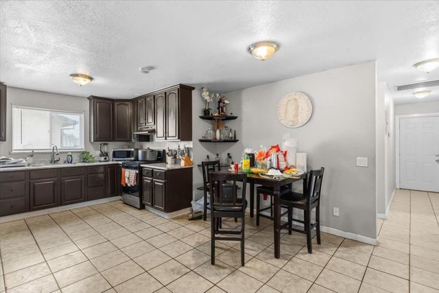 2032 E 9th St, Stockton, CA 95206