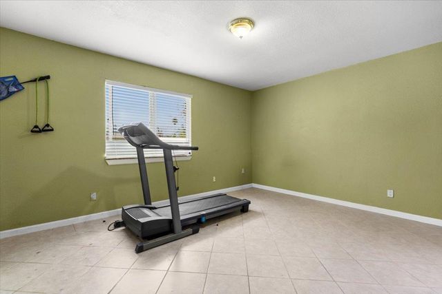 2032 E 9th St, Stockton, CA 95206