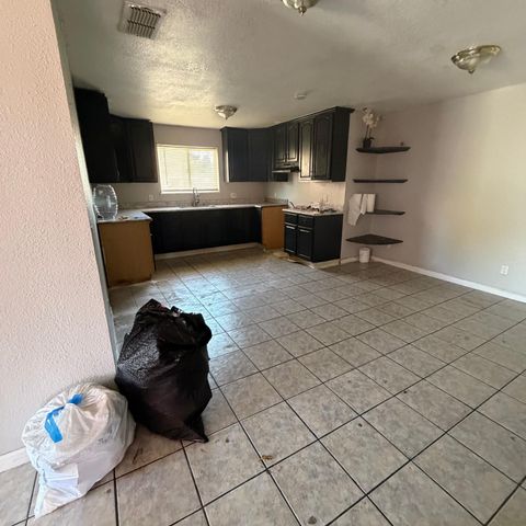2032 E 9th St, Stockton, CA 95206
