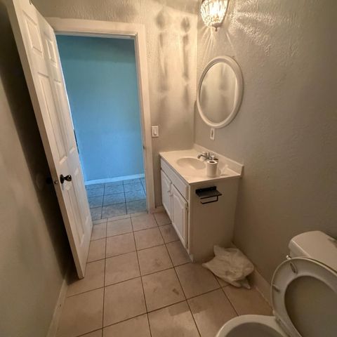 2032 E 9th St, Stockton, CA 95206