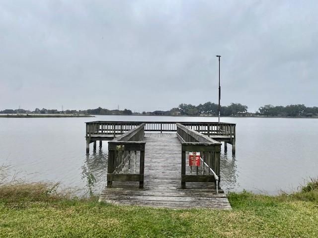218 Cattle Drive Trail, Angleton, TX 77515