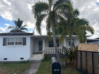 8910 NW 33rd Ct Rd, Miami, FL 33147