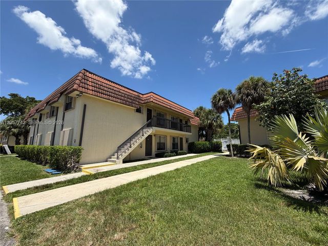 411 NW 100th Place 201, Pembroke Pines, FL 33024