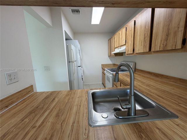 411 NW 100th Place 201, Pembroke Pines, FL 33024