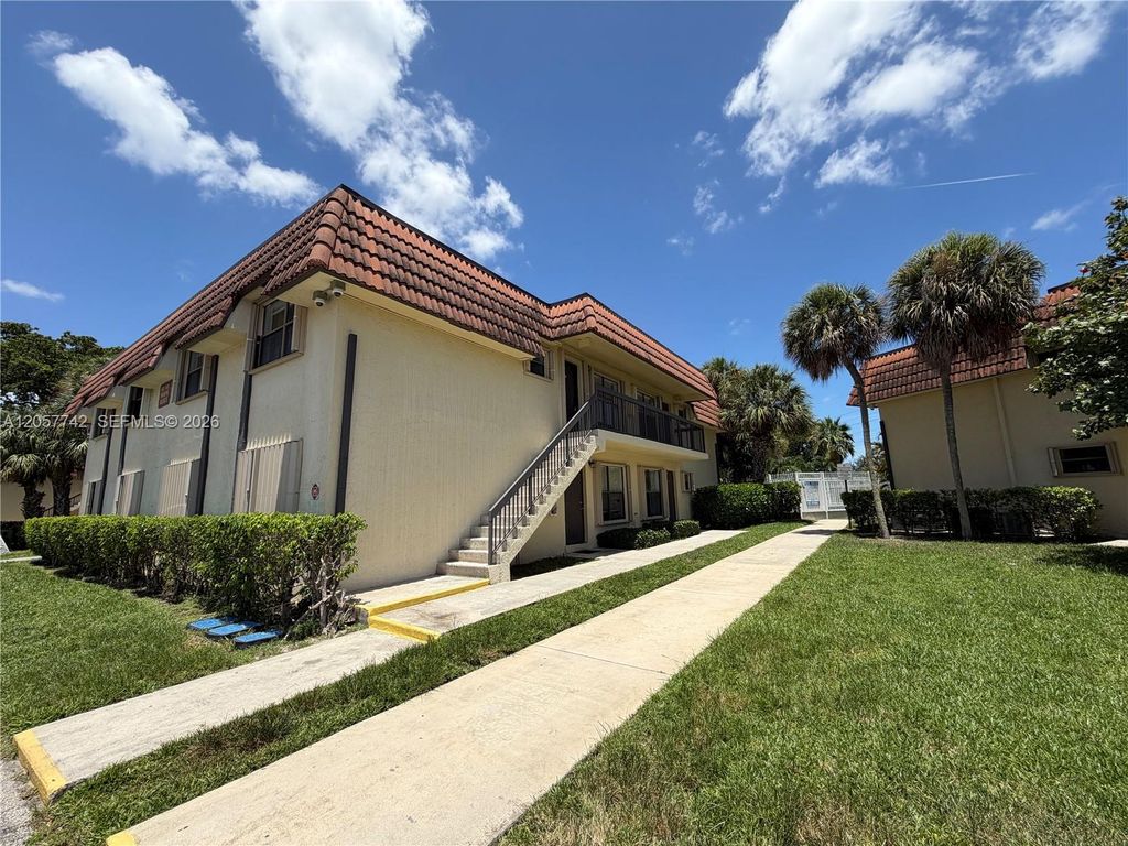 411 NW 100th Place 201, Pembroke Pines, FL 33024