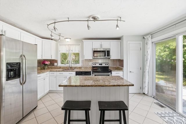 70 Quinaquisset Ave, Mashpee, MA 02649