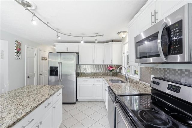 70 Quinaquisset Ave, Mashpee, MA 02649