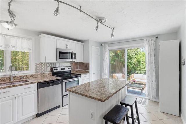 70 Quinaquisset Ave, Mashpee, MA 02649