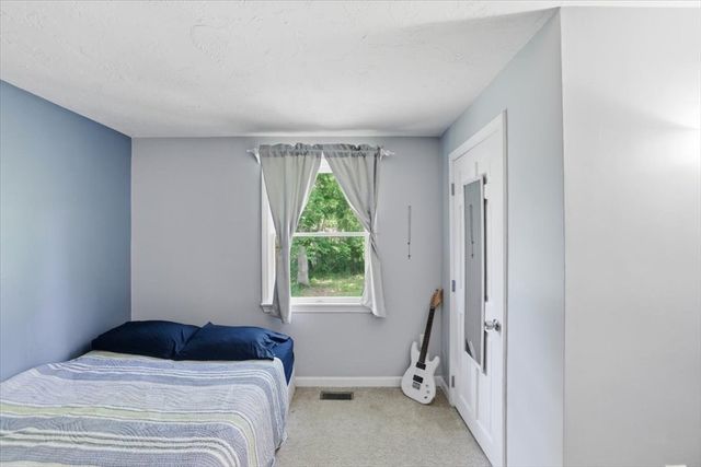 70 Quinaquisset Ave, Mashpee, MA 02649