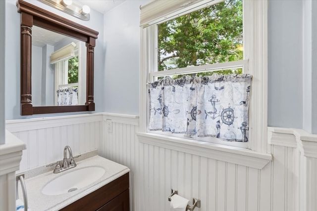 70 Quinaquisset Ave, Mashpee, MA 02649