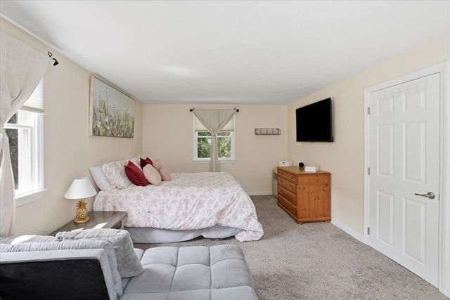 70 Quinaquisset Ave, Mashpee, MA 02649