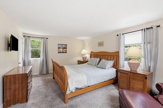 70 Quinaquisset Ave, Mashpee, MA 02649