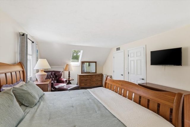 70 Quinaquisset Ave, Mashpee, MA 02649