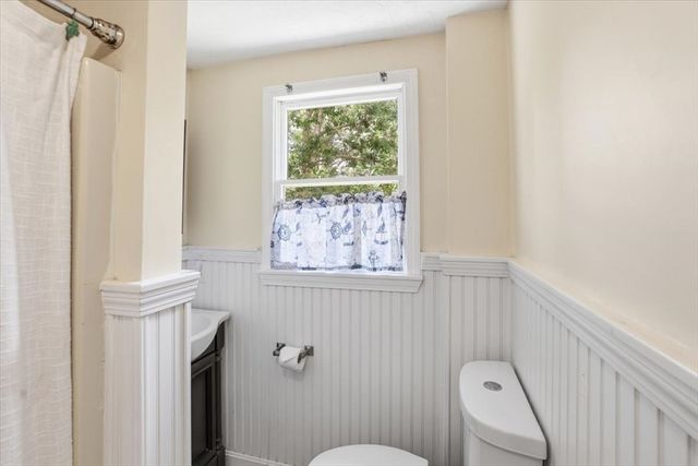 70 Quinaquisset Ave, Mashpee, MA 02649