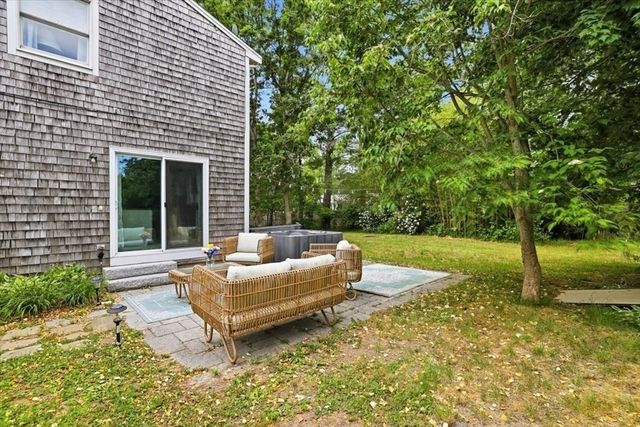 70 Quinaquisset Ave, Mashpee, MA 02649