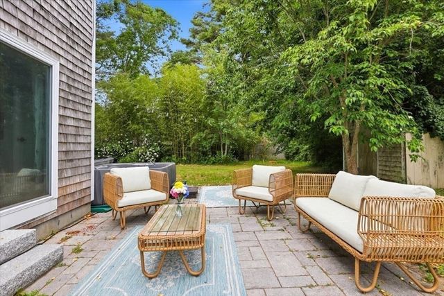 70 Quinaquisset Ave, Mashpee, MA 02649