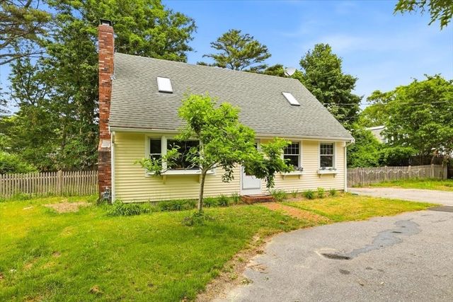 70 Quinaquisset Ave, Mashpee, MA 02649