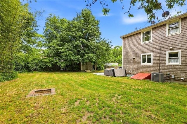 70 Quinaquisset Ave, Mashpee, MA 02649