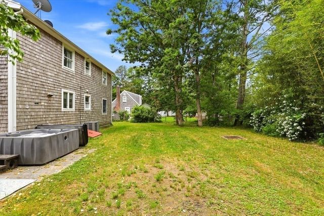 70 Quinaquisset Ave, Mashpee, MA 02649