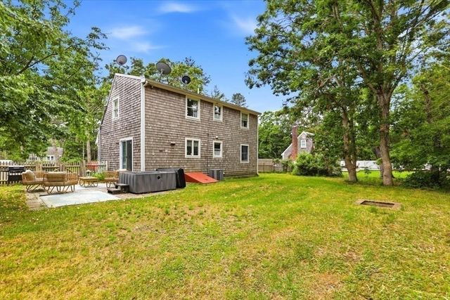 70 Quinaquisset Ave, Mashpee, MA 02649