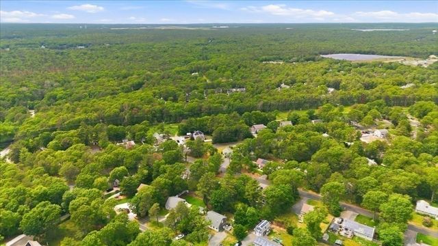 70 Quinaquisset Ave, Mashpee, MA 02649