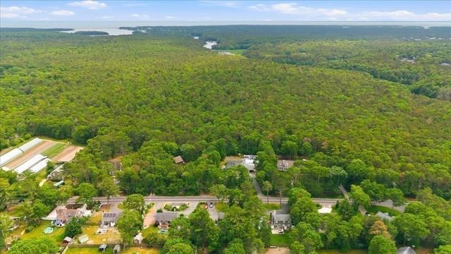 70 Quinaquisset Ave, Mashpee, MA 02649