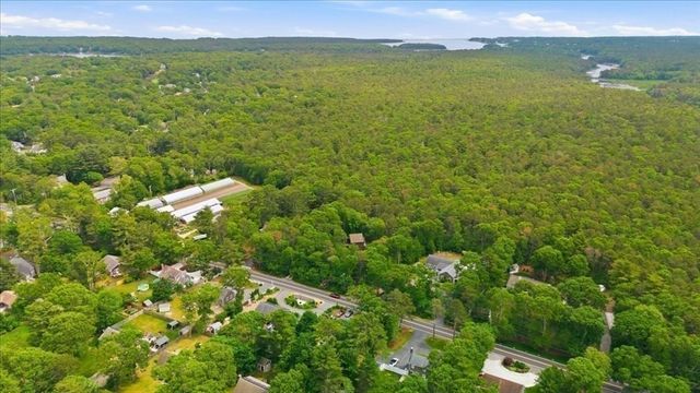 70 Quinaquisset Ave, Mashpee, MA 02649