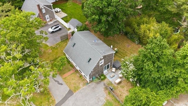 70 Quinaquisset Ave, Mashpee, MA 02649
