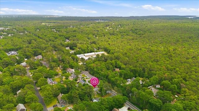 70 Quinaquisset Ave, Mashpee, MA 02649