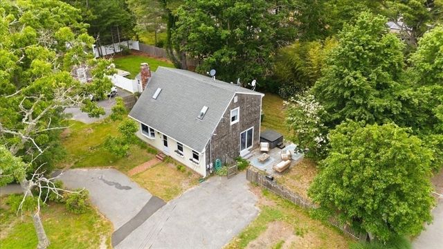 70 Quinaquisset Ave, Mashpee, MA 02649
