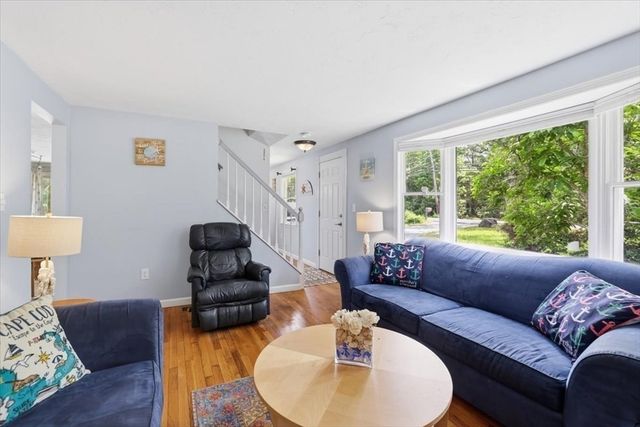 70 Quinaquisset Ave, Mashpee, MA 02649