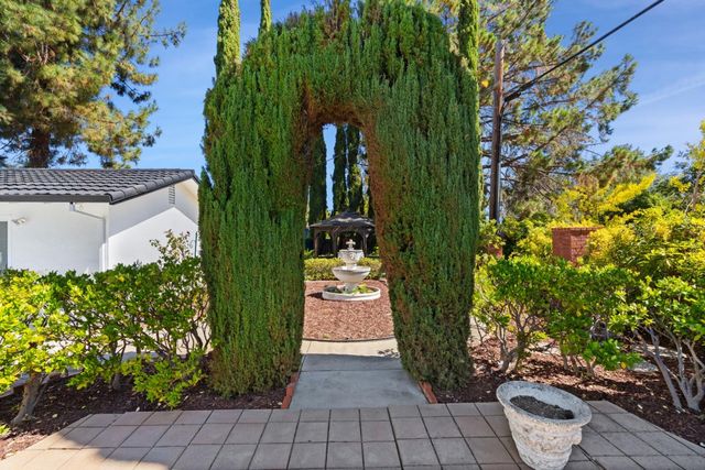 19488 Brockton Lane, Saratoga, CA 95070
