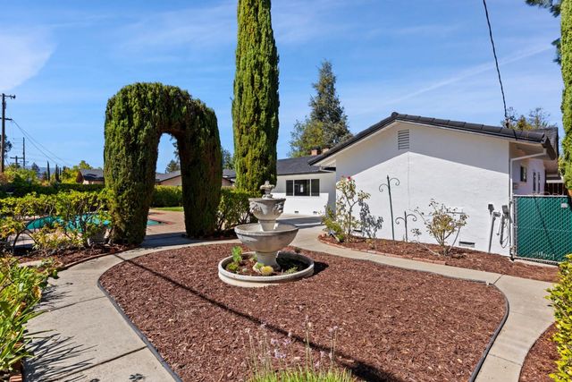19488 Brockton Lane, Saratoga, CA 95070