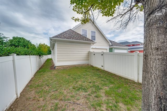 1900 Saint Simons Street, Savannah, TX 76227