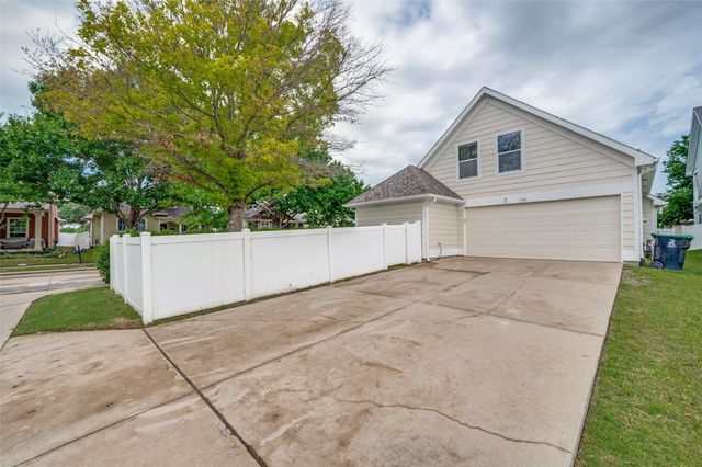 1900 Saint Simons Street, Savannah, TX 76227