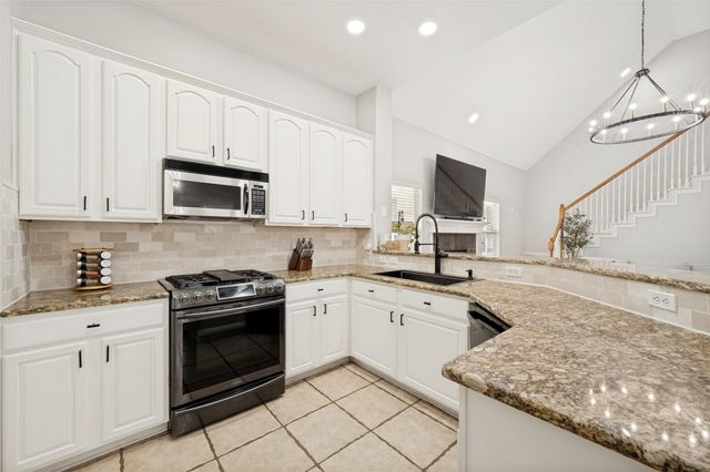 1900 Saint Simons Street, Savannah, TX 76227