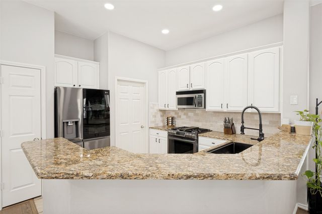 1900 Saint Simons Street, Savannah, TX 76227
