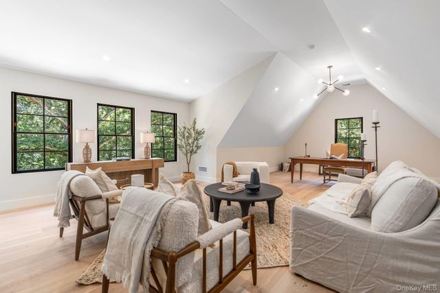 169 N Ferry Road, Shelter Island, NY 11964