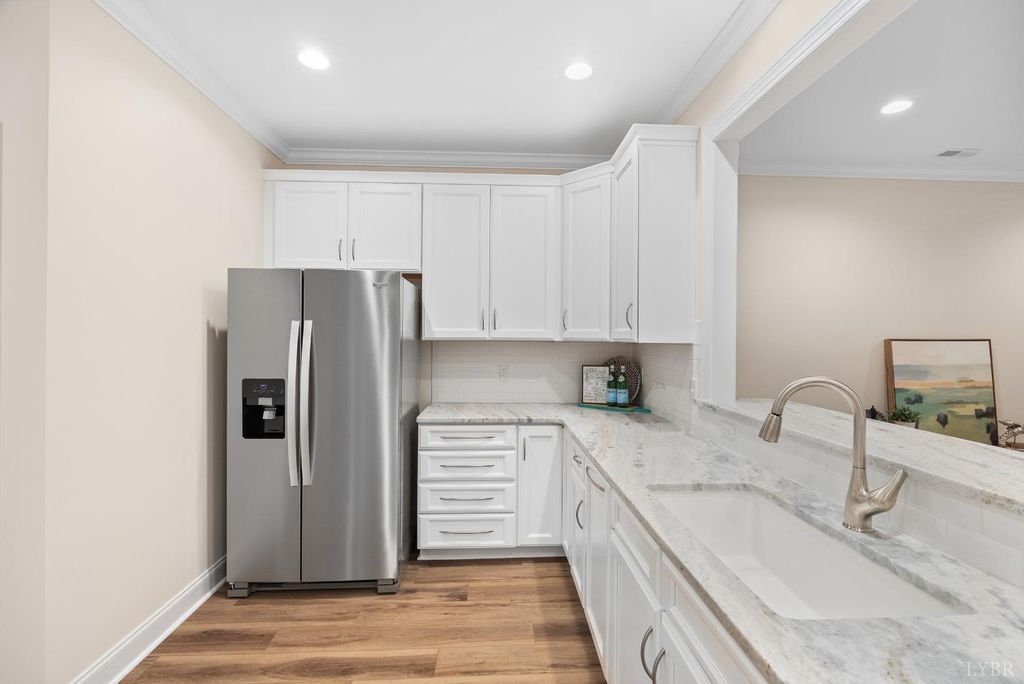 Image 10 of property listing at 176 Villa Oak Circle, Bedford, VA 24523